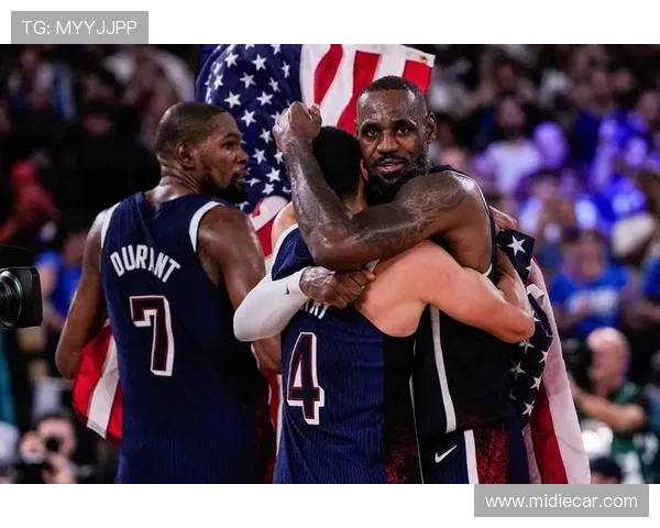 老詹生涯第23季首秀回顾晒照片队友前队友与新球鞋齐亮相