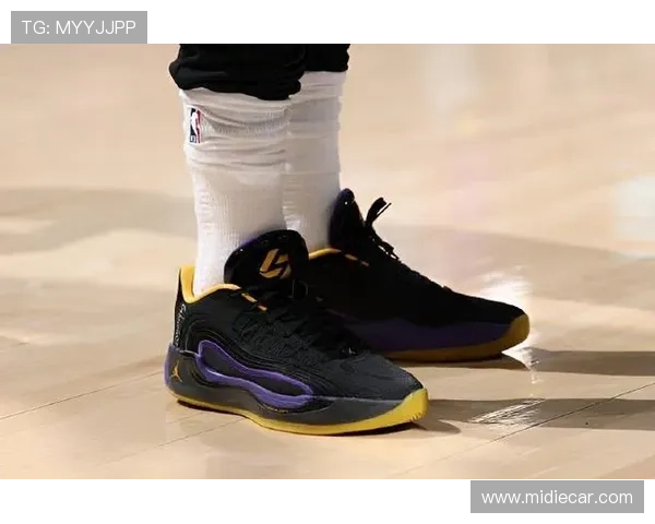 东契奇球鞋铭刻女儿名字感恩女儿是生命中最珍贵的礼物